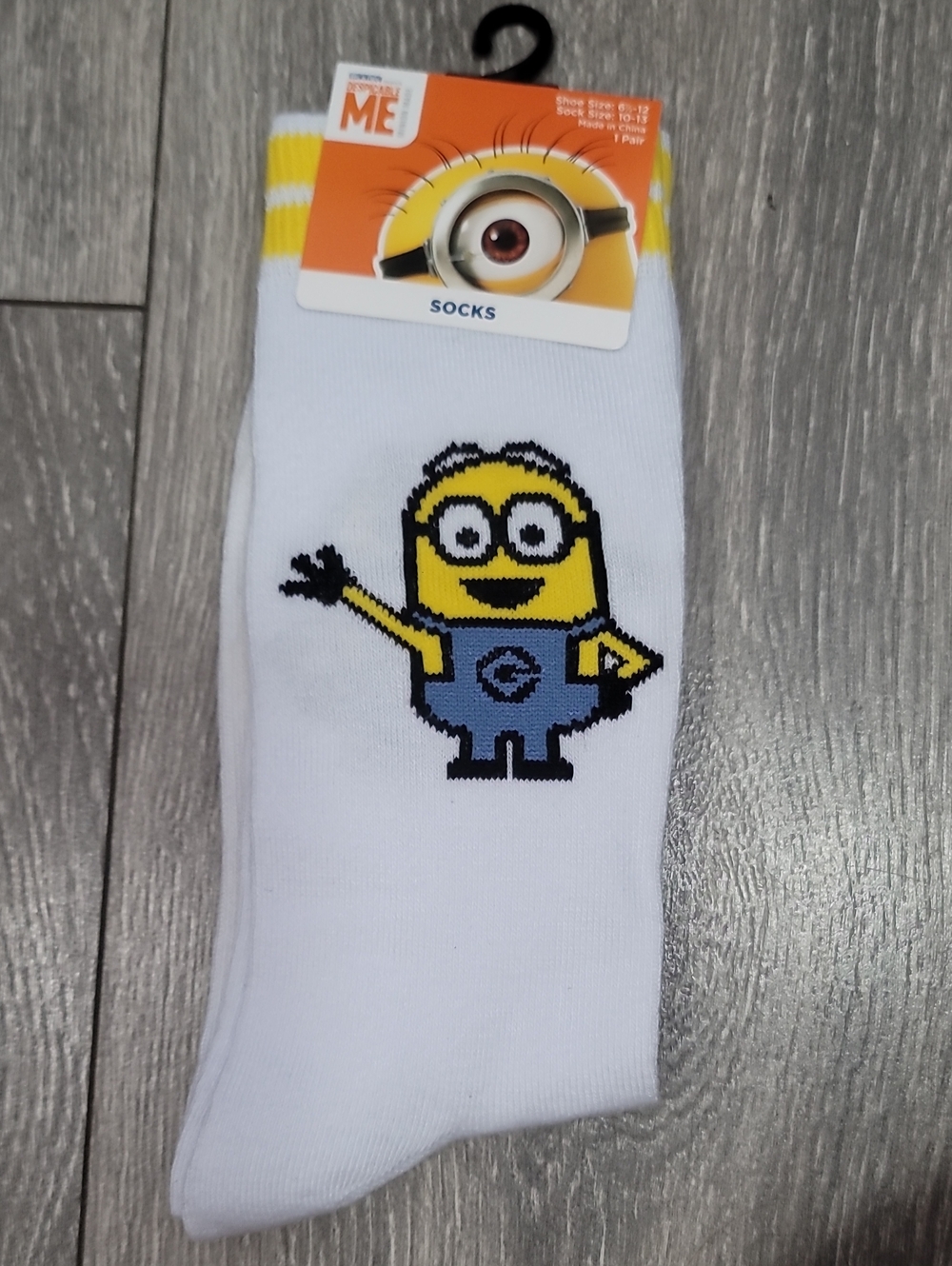 Universal Minions Character Dave White and Yellow Casual Crew Socks